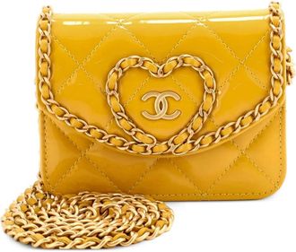 Chanel Heart Chain Flap Bag gewatteerde gelakte mini-crossbodytas - Geel