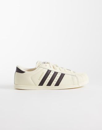 adidas Originals Superstar Lo Pro sneakers color crema e marrone-Bianco