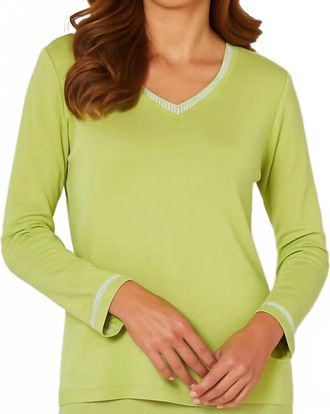 French Kyss Womens Stitched V Neck Top In Lime