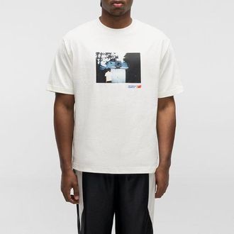 New Balance Uomo Basketball Photo Graphic T-Shirt in Bianco, Jersey di Cotone, Taglia XL