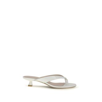 Stuart Weitzman Witte Kalfsleren Bos Taurus Sandalen