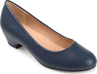 Journee Collection Women & apos;s Comfort Saar Narrow Width Pumps