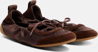 Chlo&eacute; Chlo&eacute; Chlo&eacute; Kick suede-trimmed satin flats