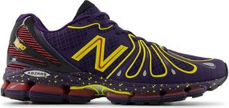 New Balance Unisex 1890 en P&uacute;rpura/Amarillo, Talla 38.5