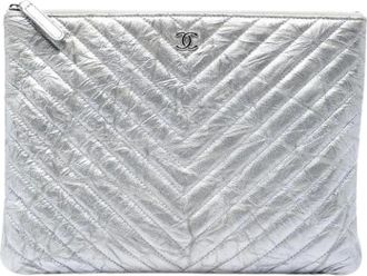 Chanel Pre-owned Clutches, female, Gray, Size: ONE SIZE Pre-owned Quilted Calf Leather Clutch