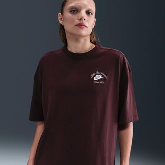 Nike Womens Nike Sportswear Oversized T-Shirt in Red | IM9271-652