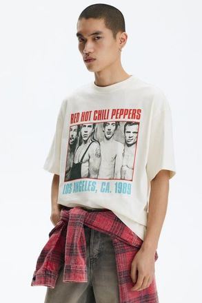 H&M Oversized Fit T-shirt in Cream/red Hot Chili Peppers at Nordstrom, Size X-Large