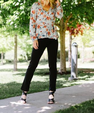 Lyss&eacute; Scalloped Low Rise Tate Ankle Pant In Black