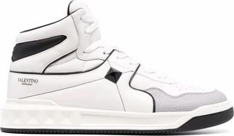 Valentino Garavani Studded Mid-Top Sneakers - Heren - Sneakers - Wit - 42 EU - Leer - Schoenen