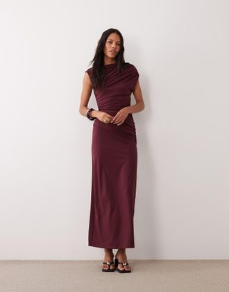 4th & Reckless vestito lungo senza maniche con doppio strato, drappeggio e dettaglio in vita, collo alto, bordeaux-Rosso