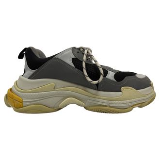 Balenciaga Balenciaga Triple S Sneakers in Grijze Polyester