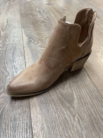 Pierre Dumas Womens Westin Bootie In Taupe