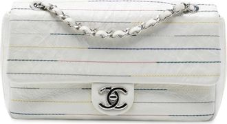 Chanel Borsa a tracolla in pelle di vitello effetto vissuto con battente e cuciture 2019 - Bianco