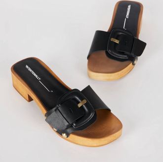 Intentionally blank Womens Mar Leather Clog In Black