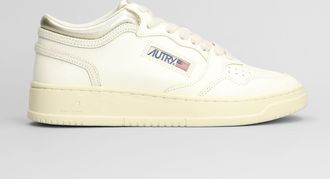 Autry Med-way Sneakers In White Leather