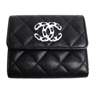 Chanel Pre-owned Wallets, female, Black, Size: ONE SIZE Pre-owned 19 Caviar Skin Trifold Wallet