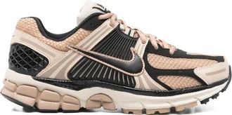 Nike Zoom Vomero 5 low-top sneakers met mesh vlak - Bruin