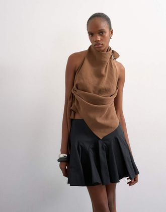 Topshop Minigonna nera con fondo arrotondato con godet-Marrone