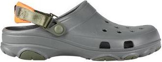 Crocs FOOTWEAR - Mules & Clogs sur YOOX.COM