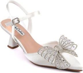 Lady Couture Leslie Pointed Toe Pump in White at Nordstrom Rack, Size 10