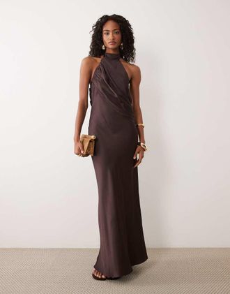 Forever New Vestito lungo accollato drappeggiato color cioccolato-Marrone