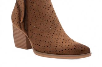 Xti Womens Leather Ankle Booties In Taupe