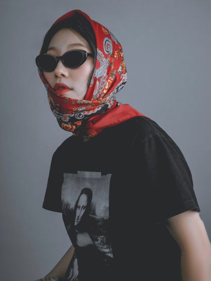 Dónde comprar tu pañuelo para la cabeza (y otras cuatro maneras de usarlo)