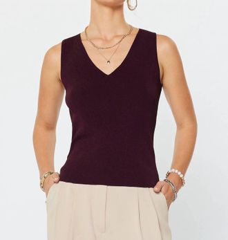 Current Air Sleeveless V-Neck Sweater Top In Maroon