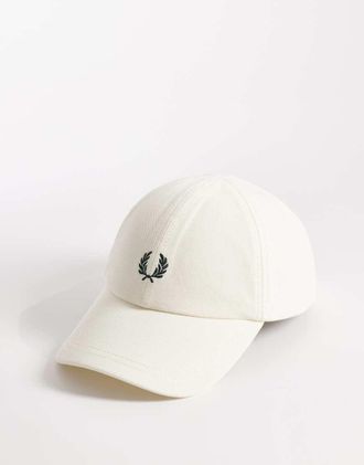 Fred Perry Cappellino classico in piqu&eacute; &eacute;cru con logo-Neutro