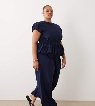 Asos Curve ASOS DESIGN Curve - Tuta jumpsuit con peplo e gamba a palloncino blu navy