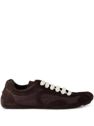 Prada round-toe lace-up sneakers - Bruin