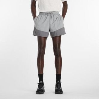 New Balance Hombre Sport Legacy Short 5 en Gris, Nylon, Talla 2XL