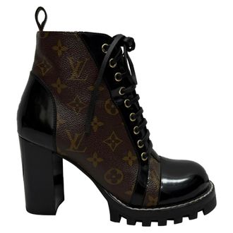 Louis Vuitton Louis Vuitton Star Trail Monogram enkellaarsjes in bruin gecoat canvas