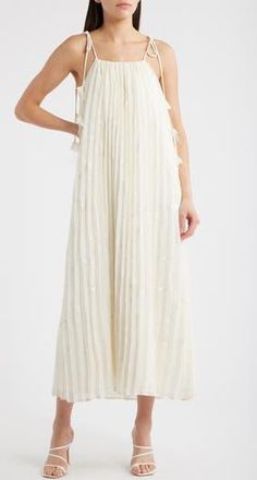 En Saison Sadie Floral Embroidery Midi Dress in Ivory at Nordstrom Rack, Size X-Small