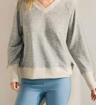 Yelete Ultra Soft Long Sleeve V-Neck Pullover Sweater - Plus In Gray