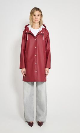 Stutterheim Mosebacke Hooded Long Sleeve Raincoat in Burgundy at Nordstrom, Size X-Small