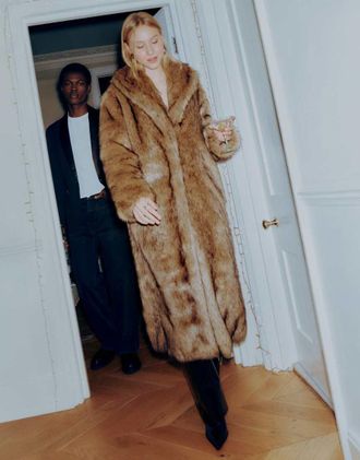 Abercrombie & Fitch Cappotto lungo in pelliccia sintetica color cammello-Marrone