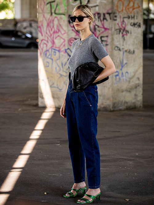 Leichten Sommerstrick tragen wir an heißen Tagen im Büro