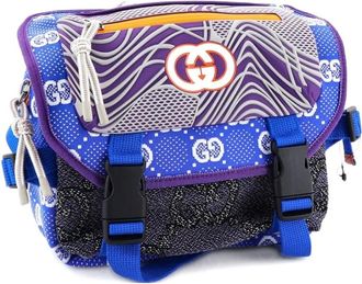 Gucci Buckle Flap rubberen rugzak met borstband en GG-stof - Blauw