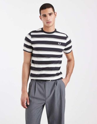 Fred Perry T-shirt grigia e bianca con logo a righe sottili-Grigio