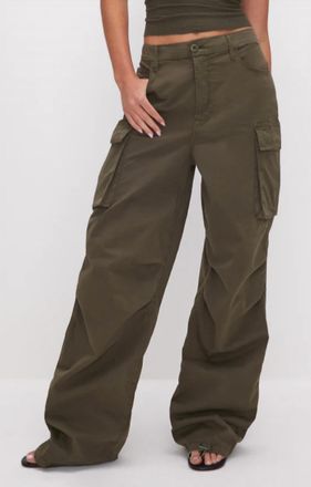 Good American Baggy Cargo Pants In Brown