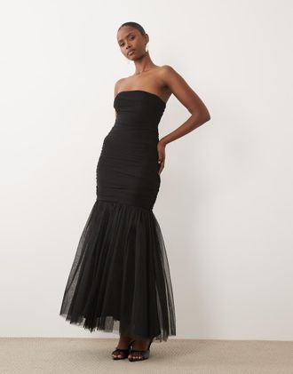 Lace & Beads abito lungo in tulle con fondo a coda di rondine nero