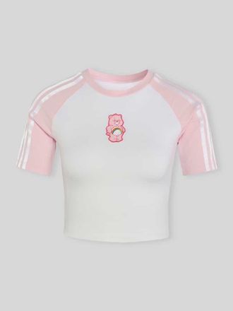 adidas Originals Slim Fit T-Shirt aus reiner Baumwolle mit Patch in Lila, Gr&ouml;&szlig;e XL