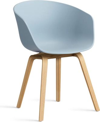 HAY About A Chair AAC 22, Eiche lackiert / slate blue 2.0 (Kunststoffgleiter)