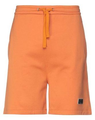Valentino Garavani BOTTOMWEAR - Shorts & Bermuda Shorts sur YOOX.COM