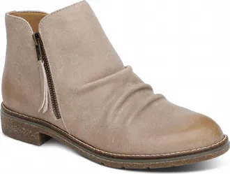 Aetrex Womens Mila Weatherproof Boots In Taupe