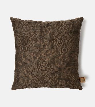 Lyria Ademia cushion