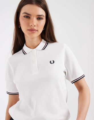 Fred Perry Polo bianca con doppia riga a contrasto blu navy e rossa