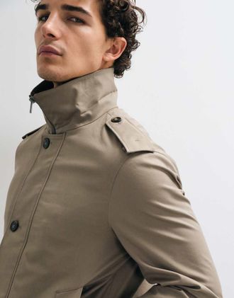 Mango trench corto marrone