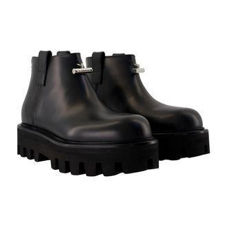 Alexander McQueen Mens Chunky Lug-Sole Leather Ankle Boot Black Calfskin